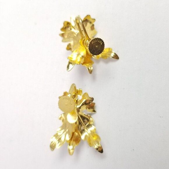 Vintage Made in Austria Earrings White Enamel Flower Floral Clip On Screw Back - Picture 4 of 8